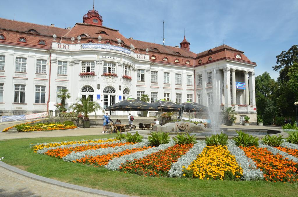 Hotel Derby Karlovy Vary Bagian luar foto