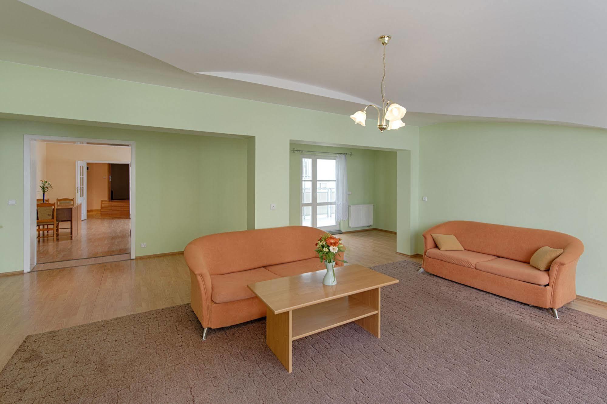 Hotel Derby Karlovy Vary Bagian luar foto