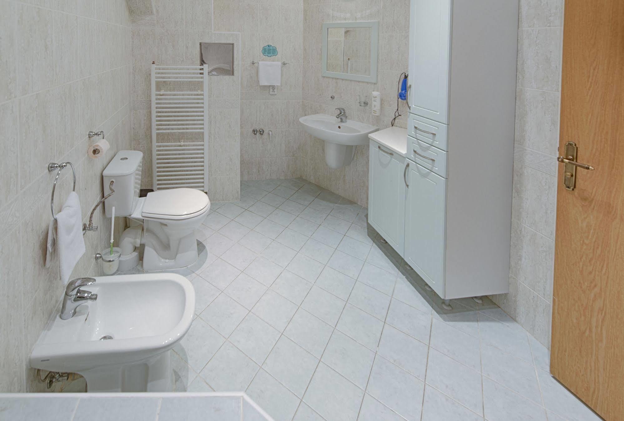 Hotel Derby Karlovy Vary Bagian luar foto