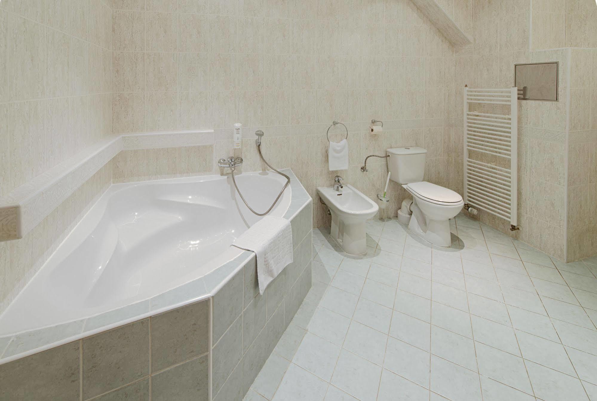 Hotel Derby Karlovy Vary Bagian luar foto