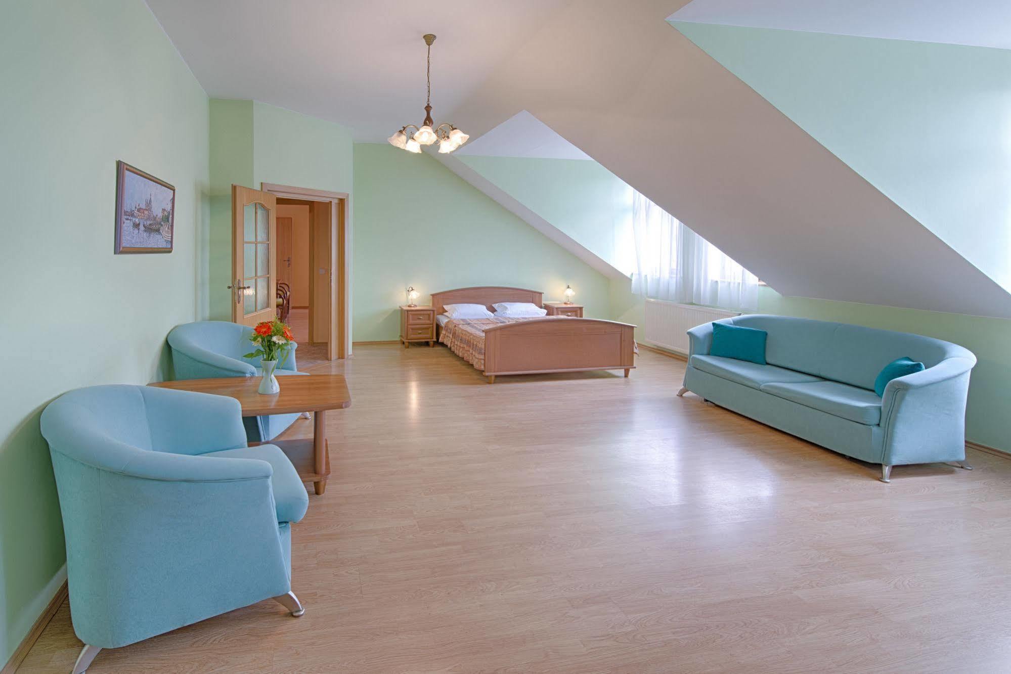 Hotel Derby Karlovy Vary Bagian luar foto