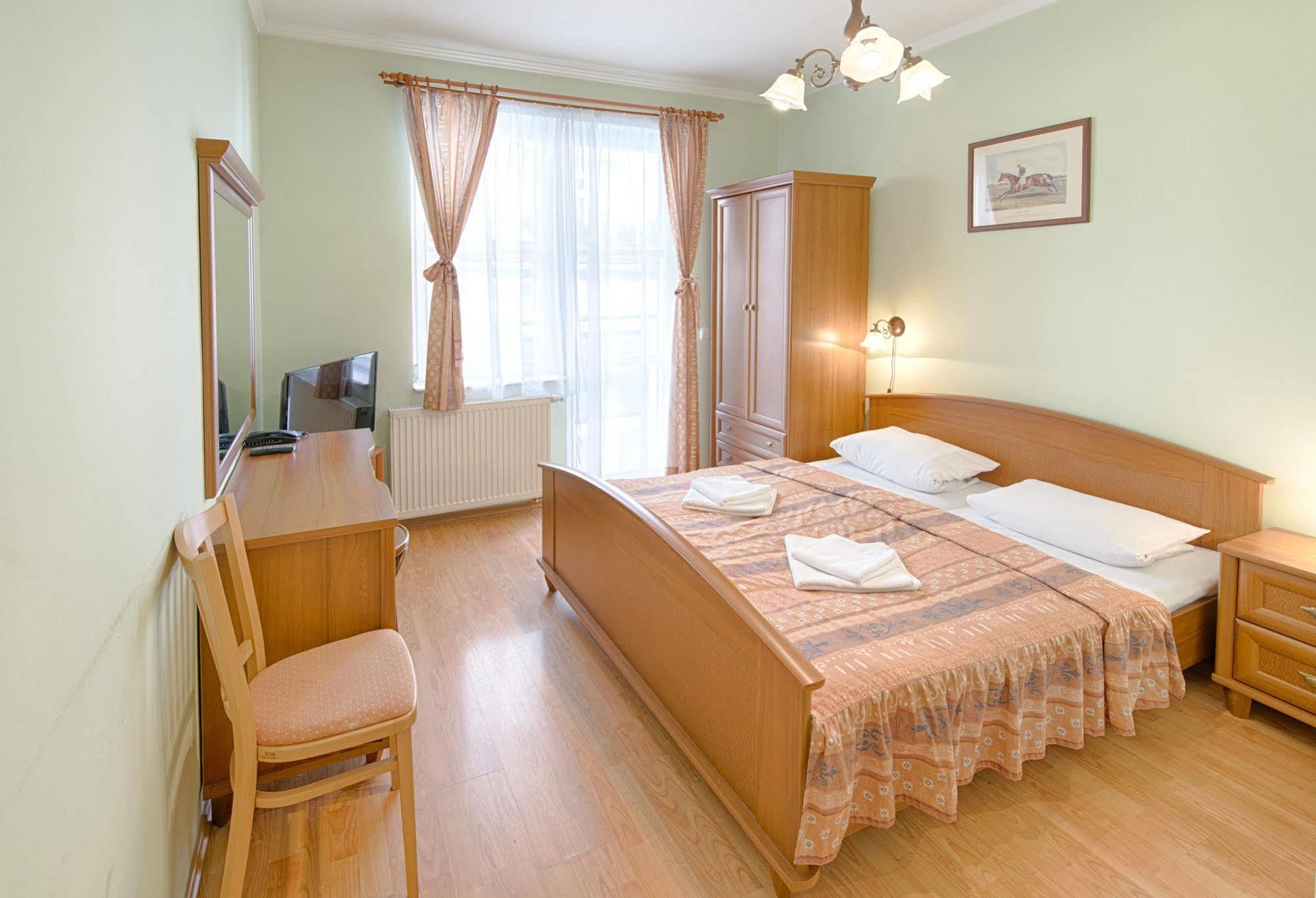 Hotel Derby Karlovy Vary Bagian luar foto