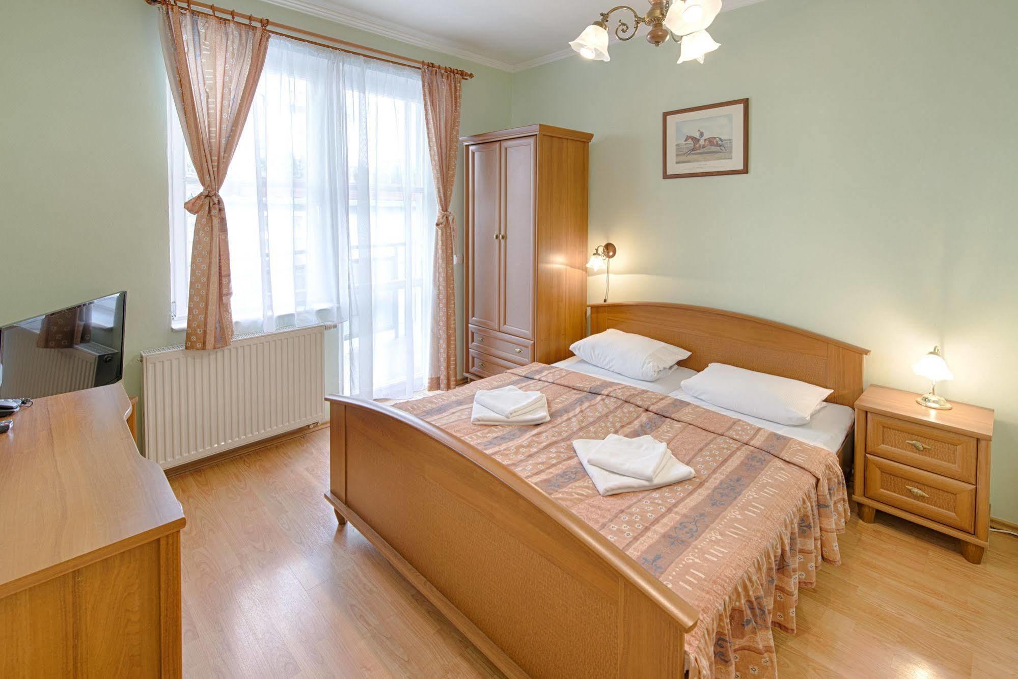 Hotel Derby Karlovy Vary Bagian luar foto