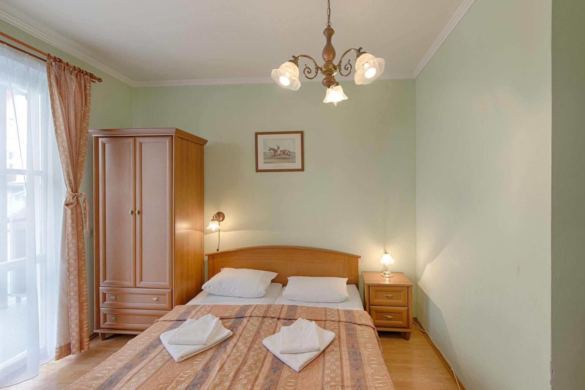 Hotel Derby Karlovy Vary Bagian luar foto